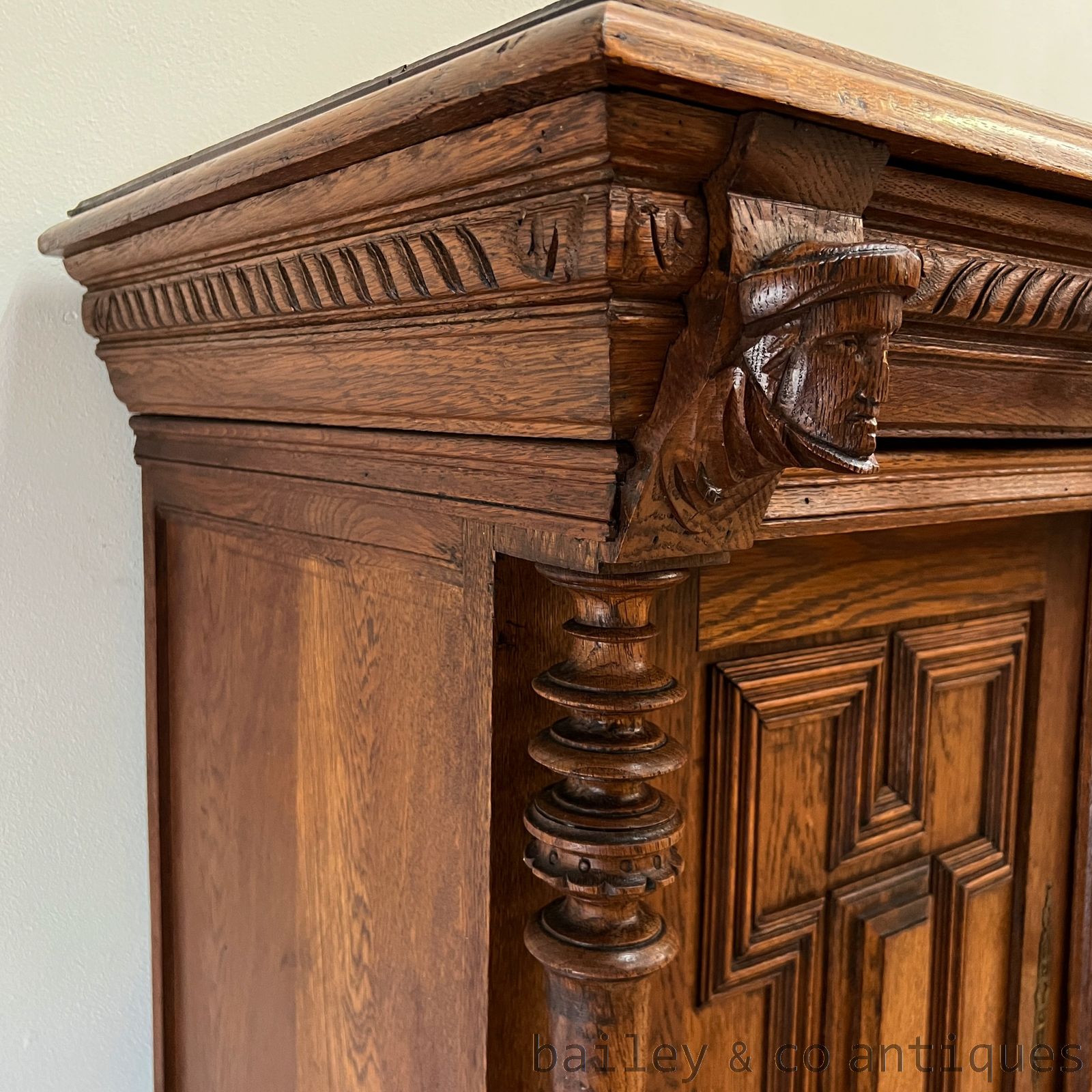 Antique French Buffet Sideboard Console Oak Renaissance Style - B123   detail 07
