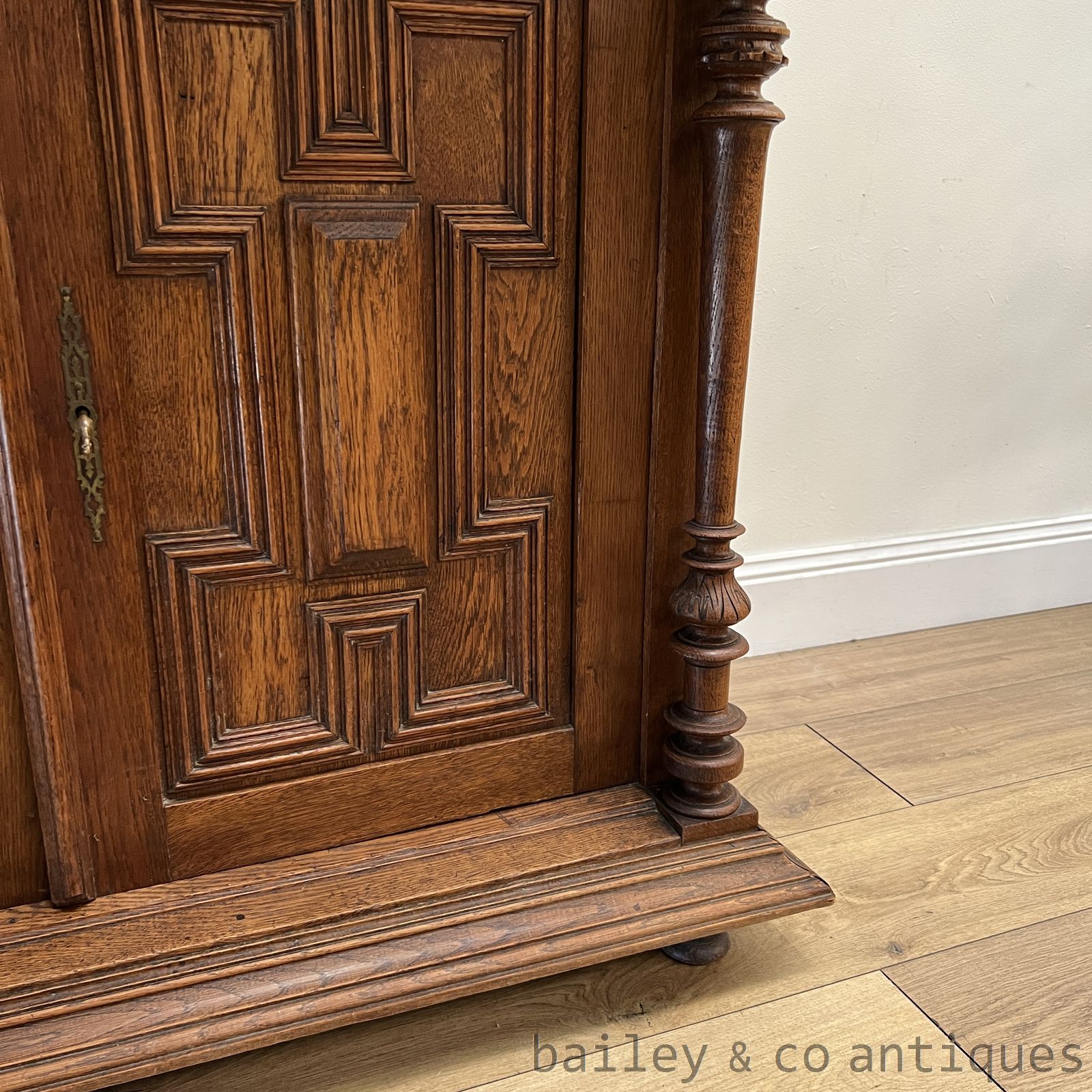 Antique French Buffet Sideboard Console Oak Renaissance Style - B123   detail 14