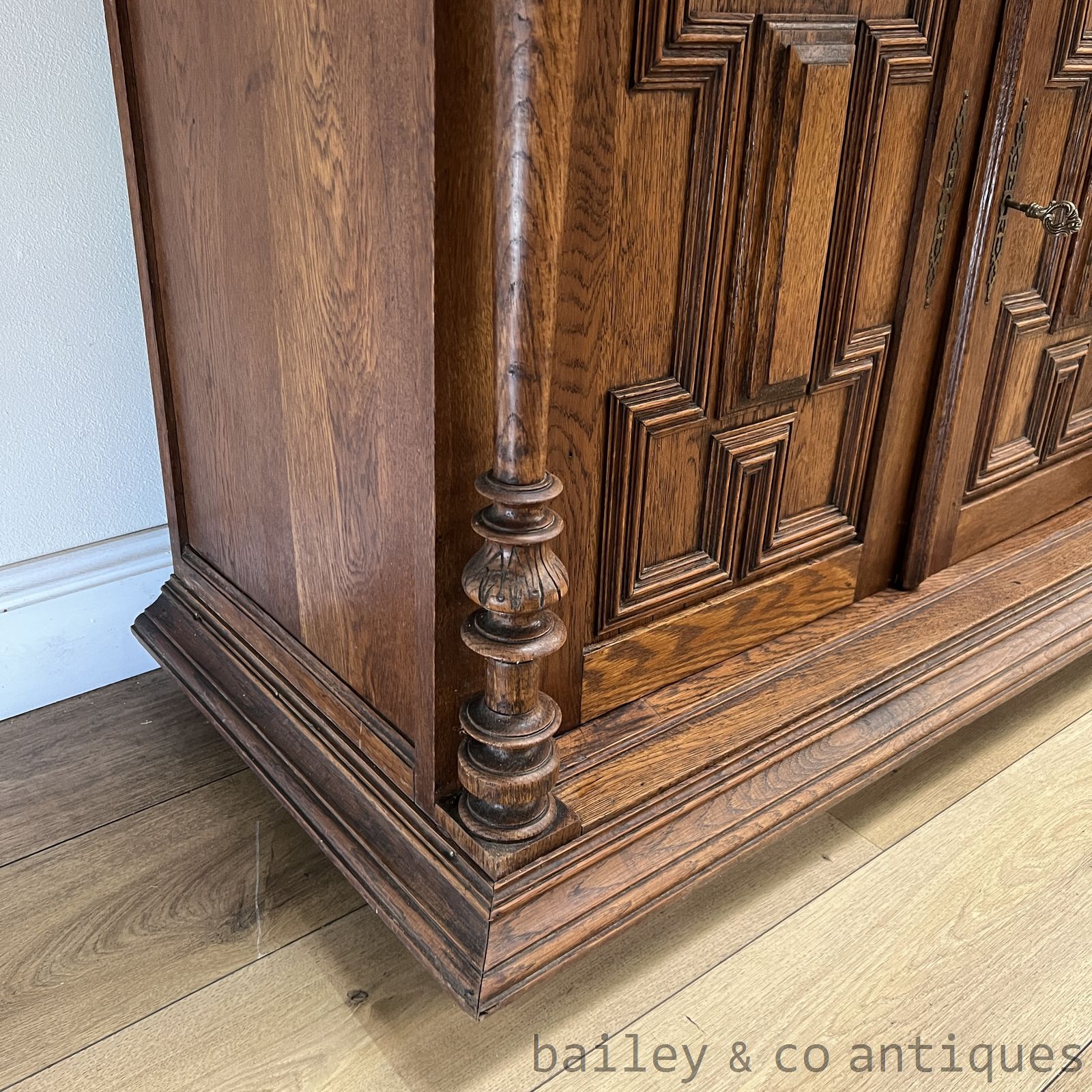 Antique French Buffet Sideboard Console Oak Renaissance Style - B123   detail 16