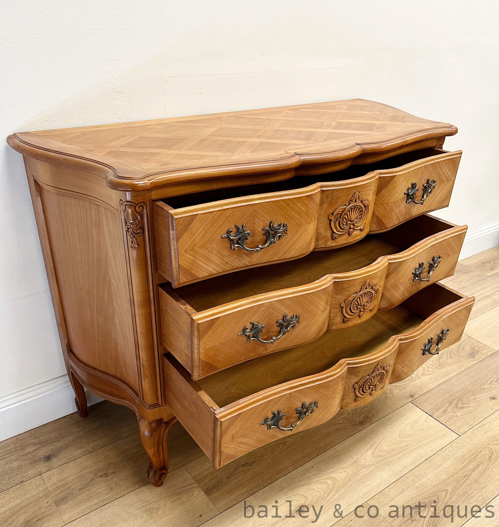 Antique French Chest of Drawers Commode Walnut Louis Style - B232   detail 02