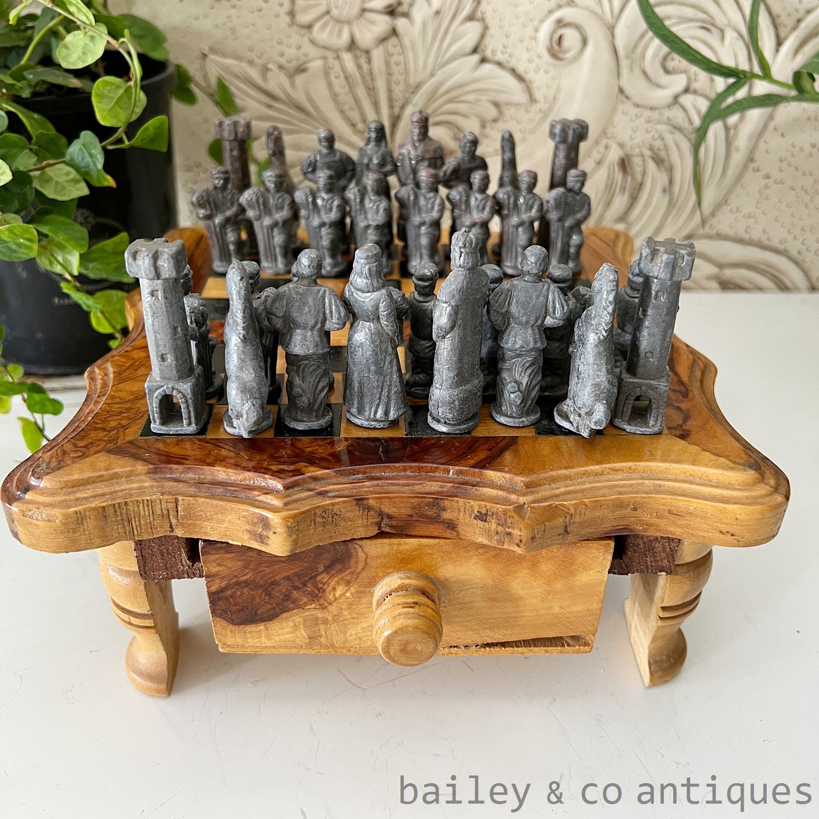 Vintage French Chess Set Lead Men Dainty Boxed Board - FR572   detail 02