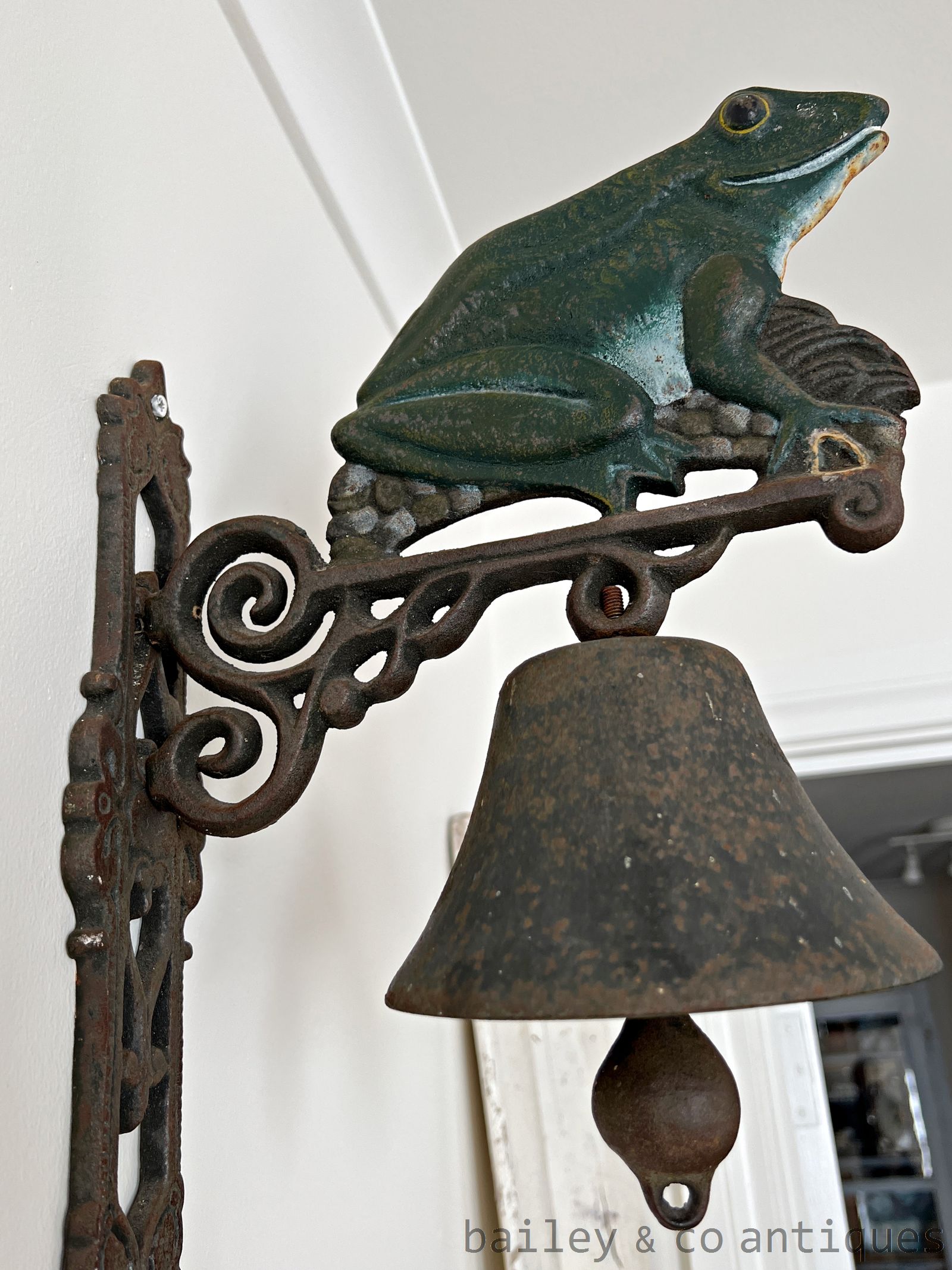 Antique French Frog Cast Iron Door Bell Heavy and Loud - FR688   detail 02