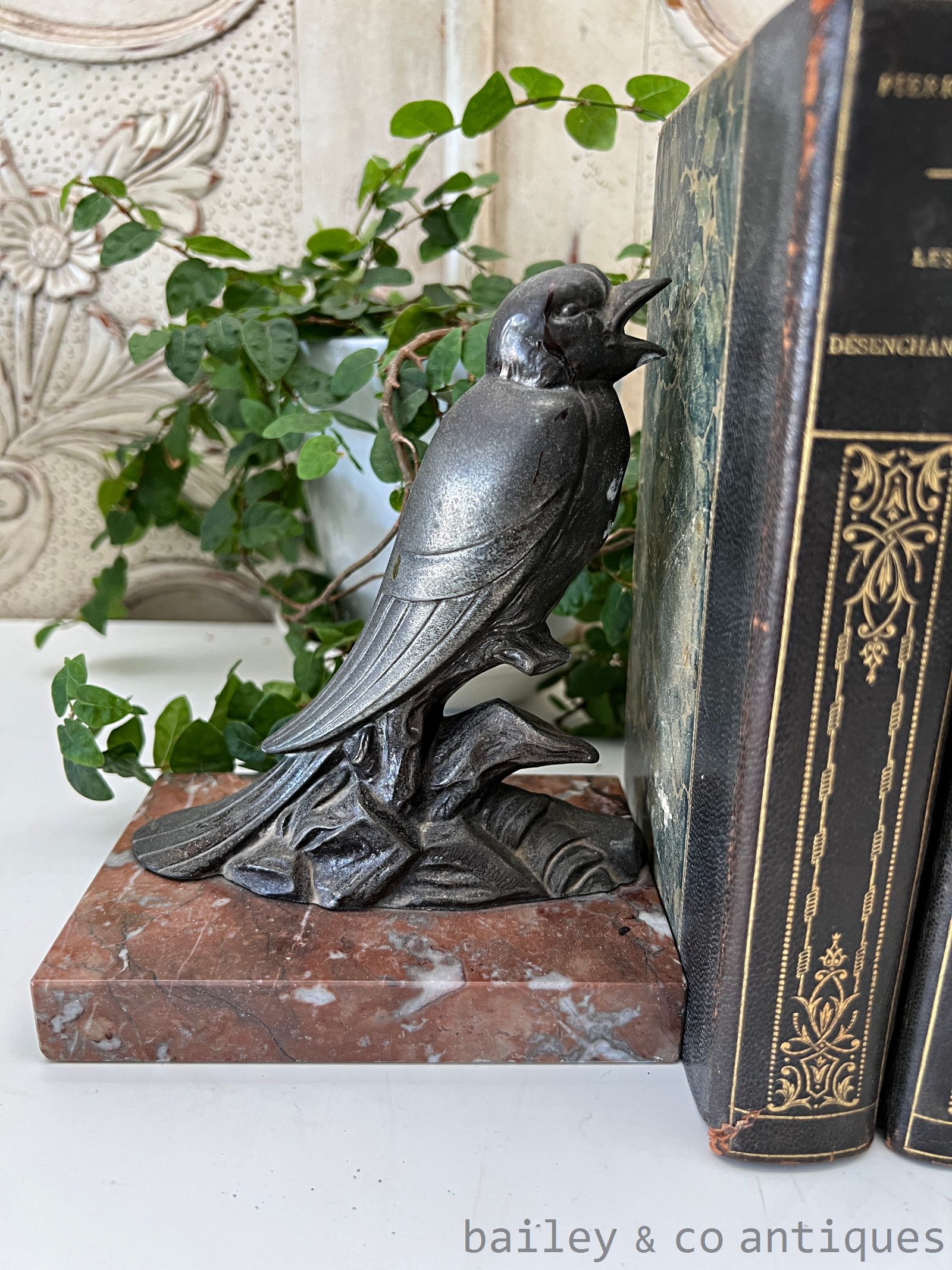 Vintage French Art Deco Pair of Birds Bookends Marble - FR722   detail 02